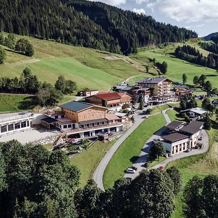 Hotell Familienresort Ellmauhof 4*