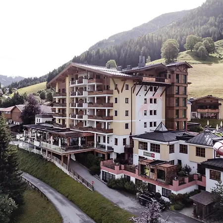 Hotell Familienresort Ellmauhof 4*
